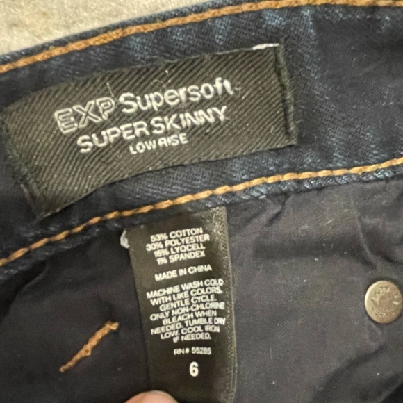 Express Super Soft Super Skinny Low Rise Blue Jean Size 6 Stretchy Dark Wash EUC - Picture 2 of 9
